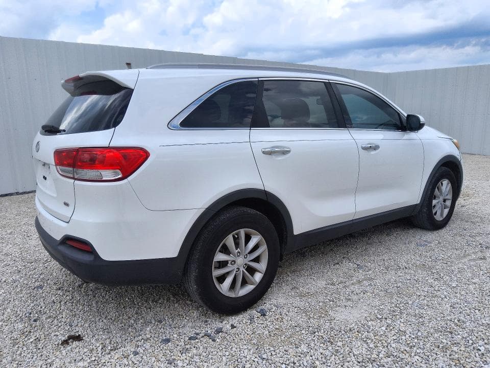 2017 KIA SORENTO LX 3