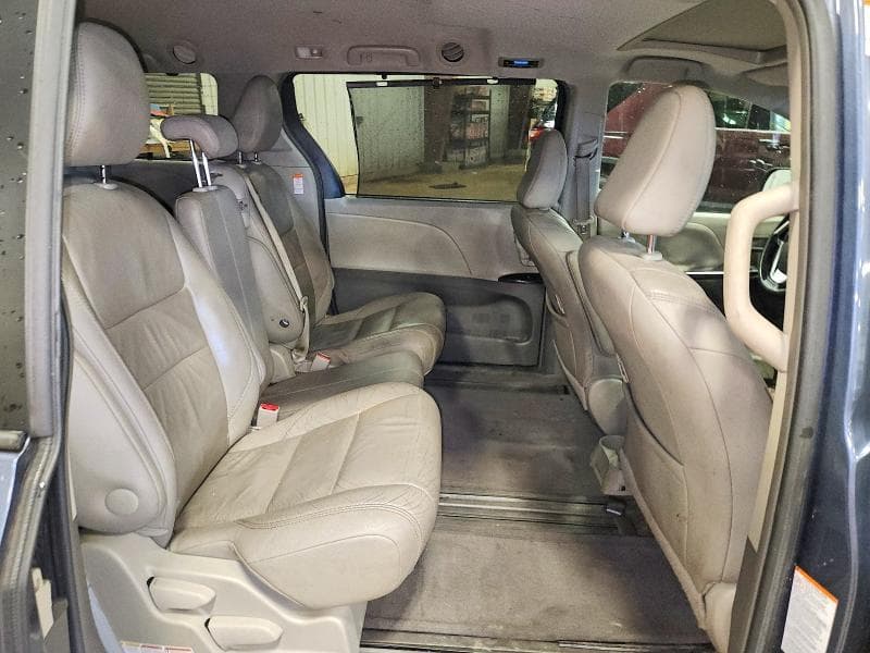2017 TOYOTA SIENNA XLE 8-PASSENGER 11