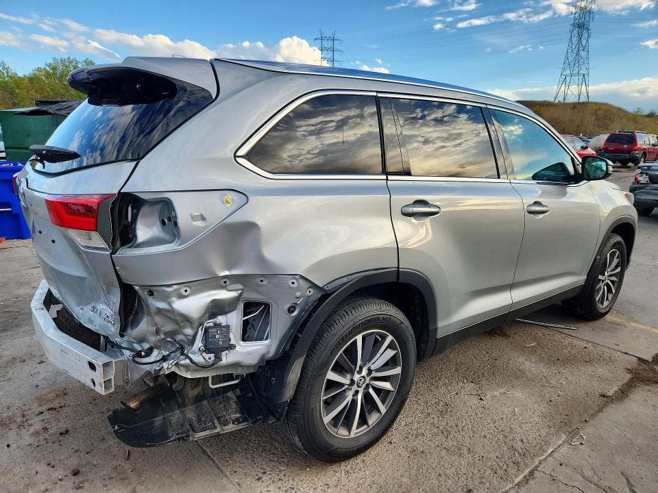 2019 TOYOTA HIGHLANDER XLE 3