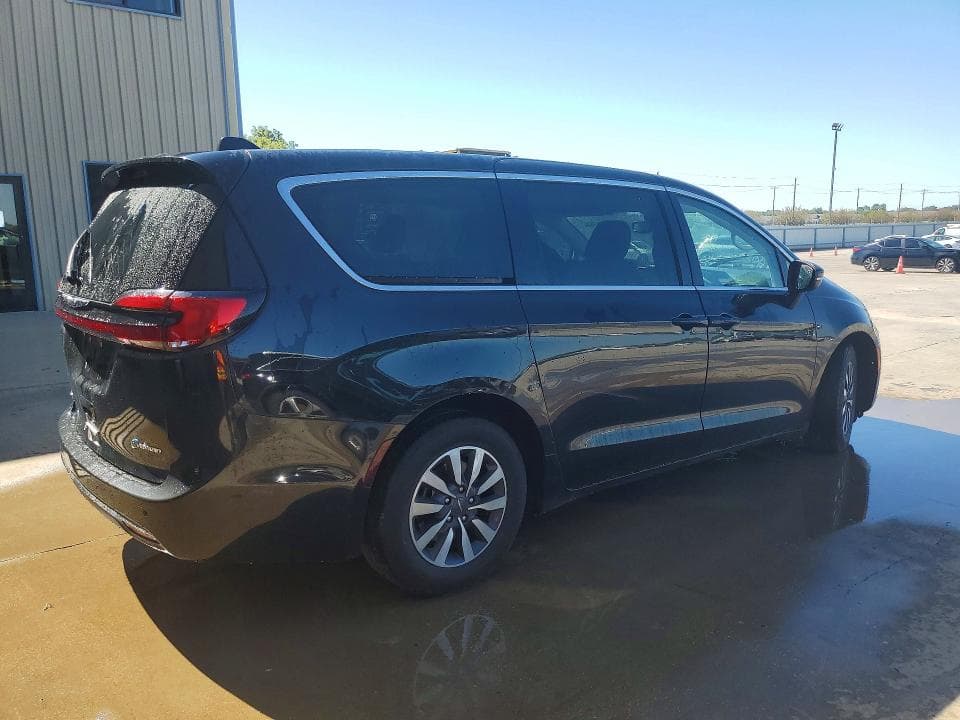 2023 CHRYSLER PACIFICA HYBRID TOURING L 3