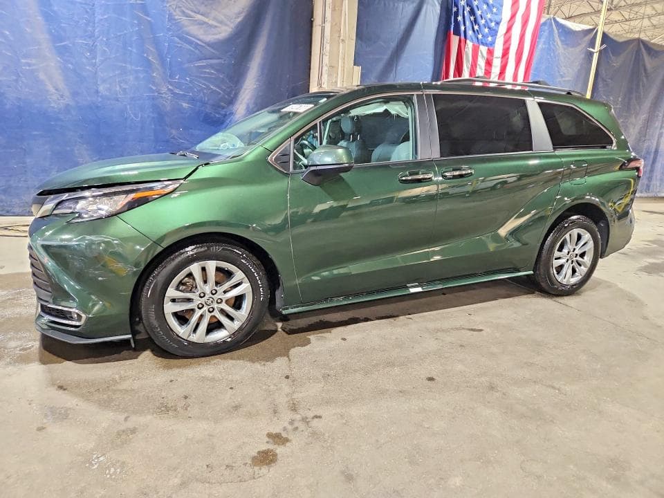 2023 TOYOTA SIENNA XLE