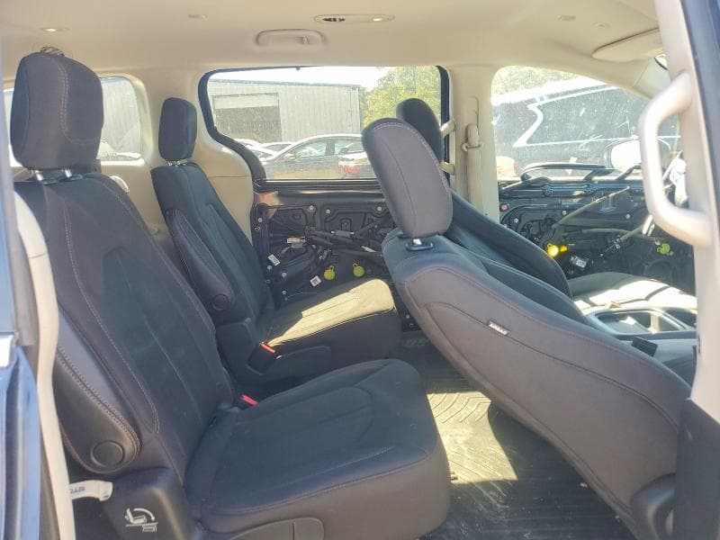 2019 CHRYSLER PACIFICA TOURING PLUS 11