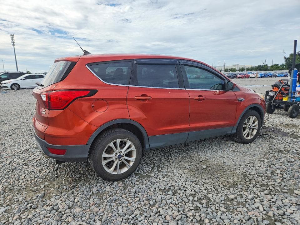 2019 FORD ESCAPE SE 3