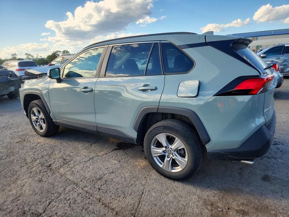 2023 TOYOTA RAV4 XLE 2