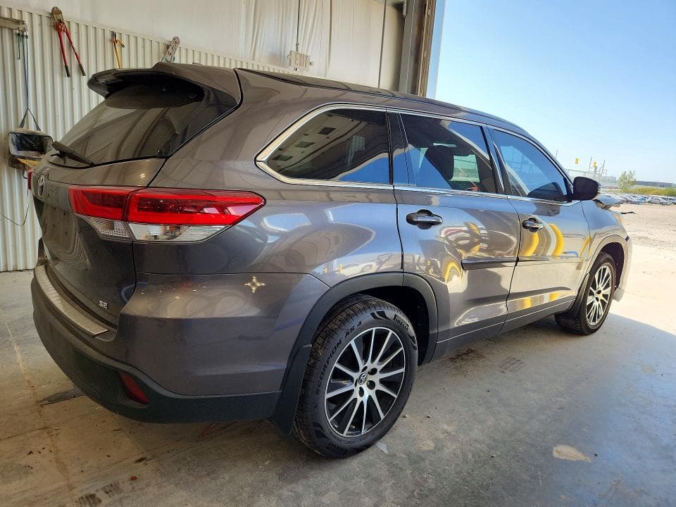 2018 TOYOTA HIGHLANDER SE 3