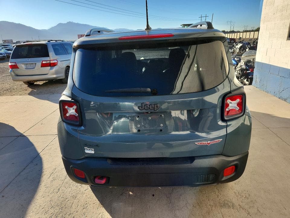 2017 JEEP RENEGADE TRAILHAWK 6