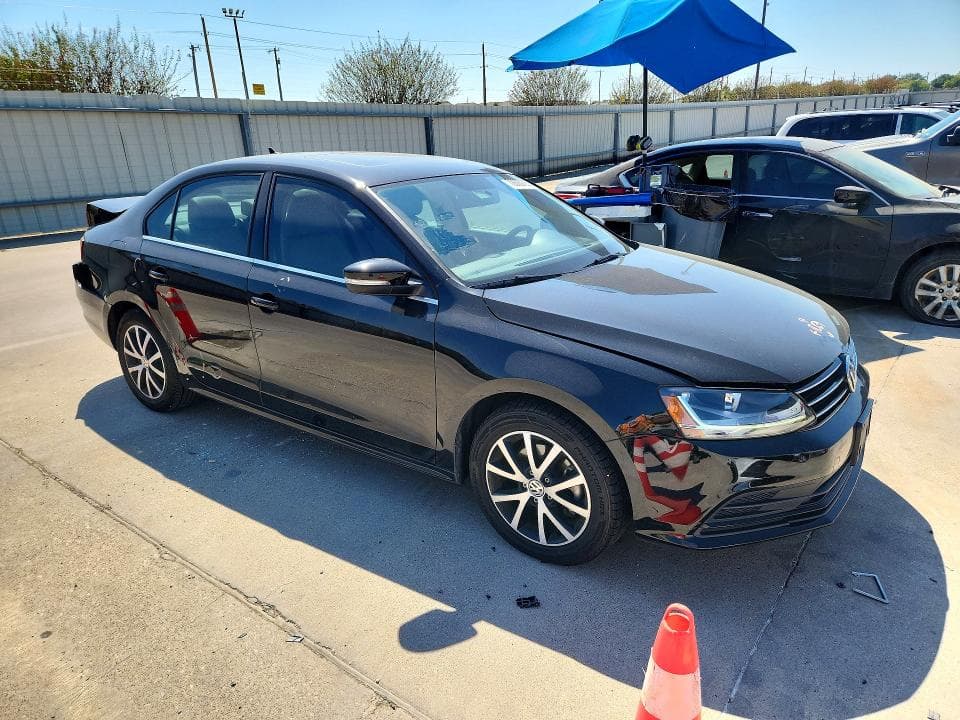 2017 VOLKSWAGEN JETTA SE 4