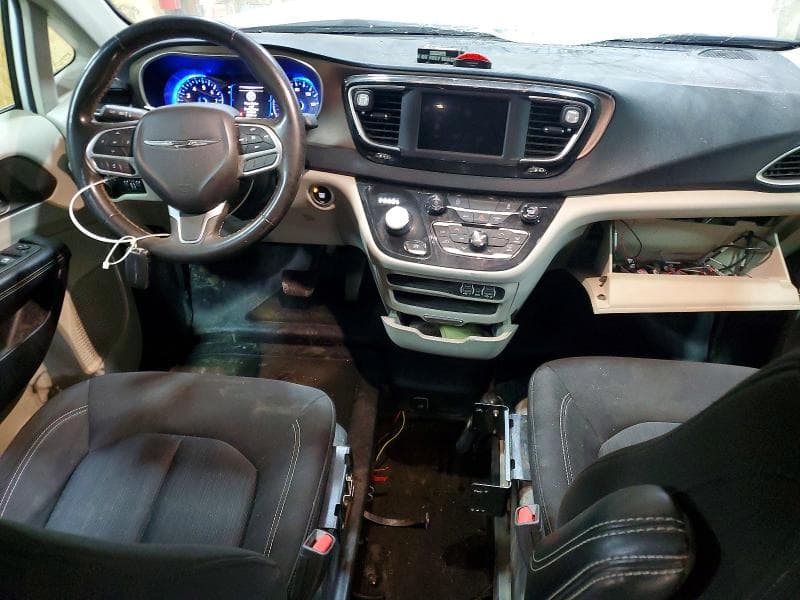 2023 CHRYSLER VOYAGER LX 8
