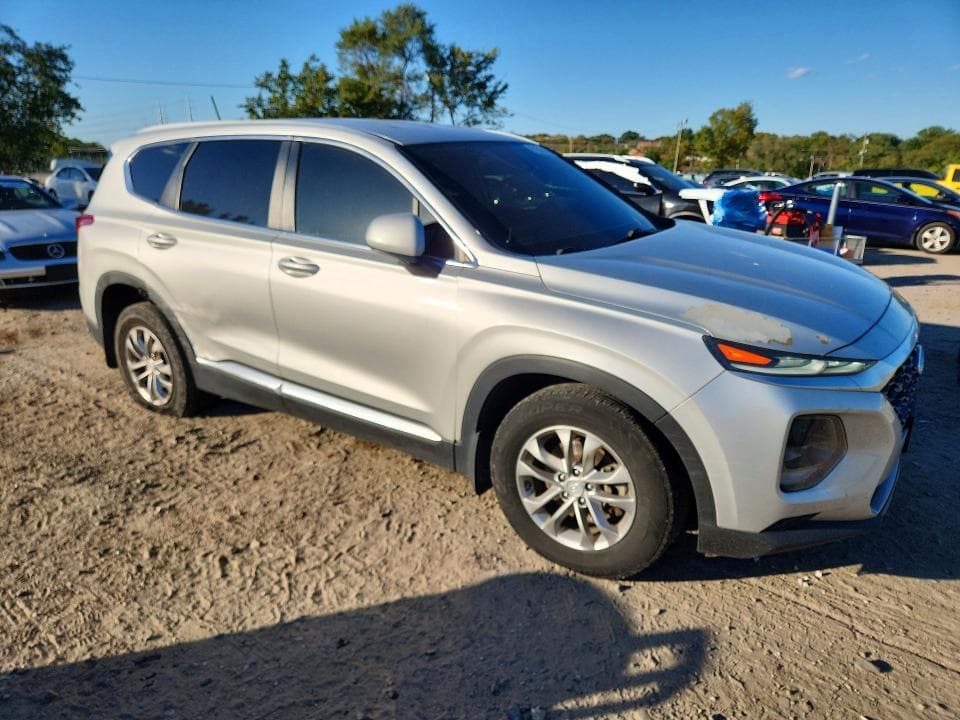 2019 HYUNDAI SANTA FE SE 4