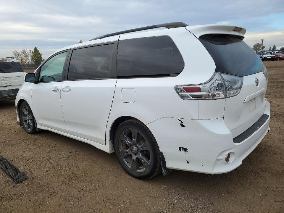 2017 TOYOTA SIENNA SE 2