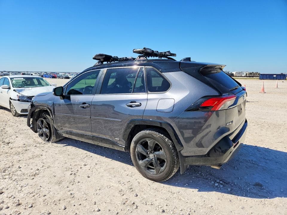2020 TOYOTA RAV4 XSE 2