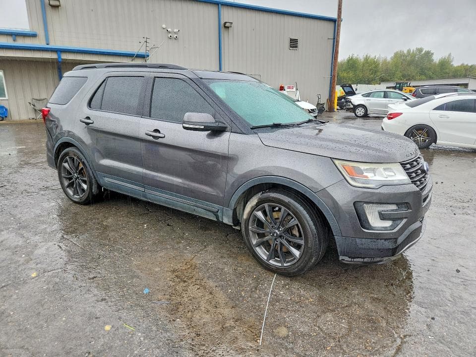 2017 FORD EXPLORER XLT 4