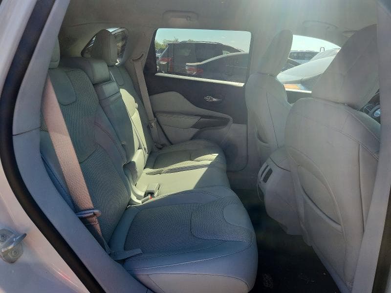 2019 JEEP CHEROKEE OVERLAND 10