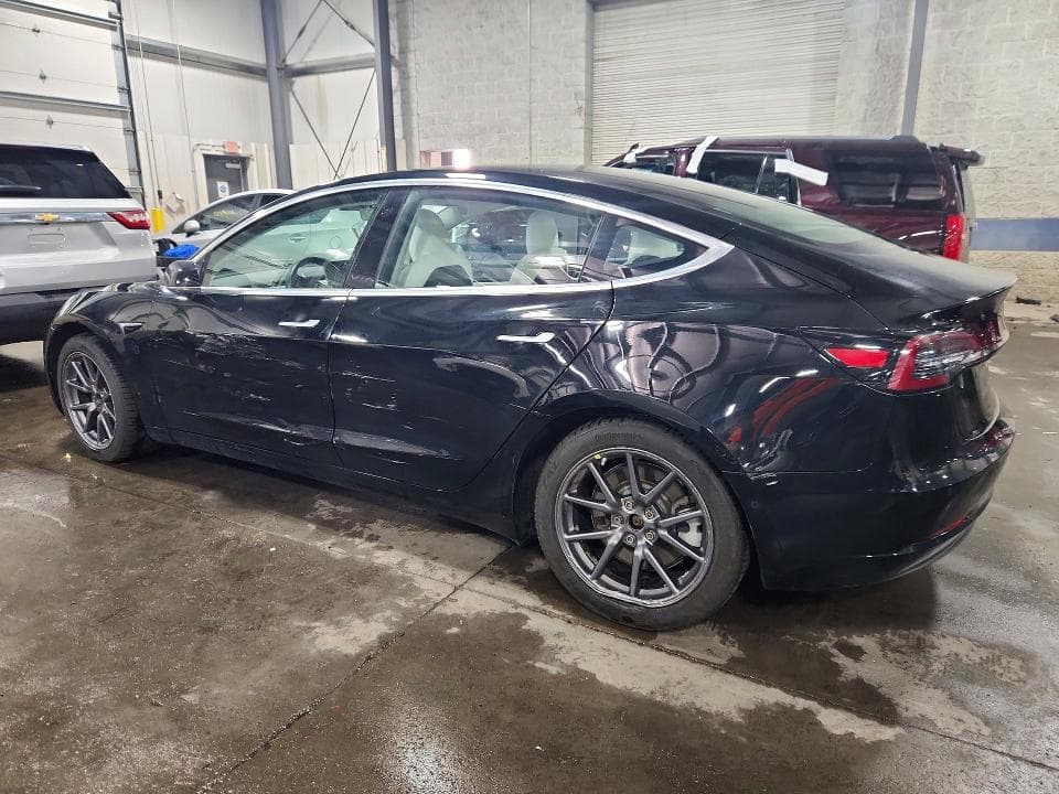 2018 TESLA MODEL 3 2