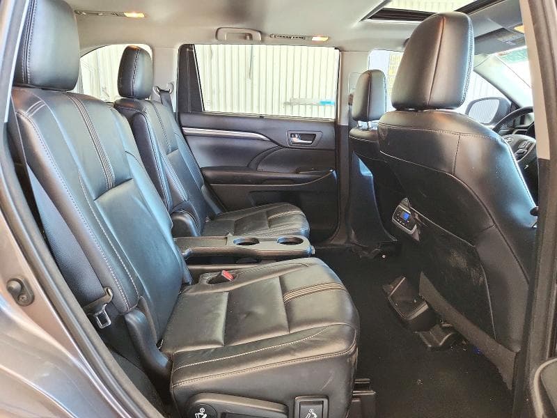 2018 TOYOTA HIGHLANDER SE 11