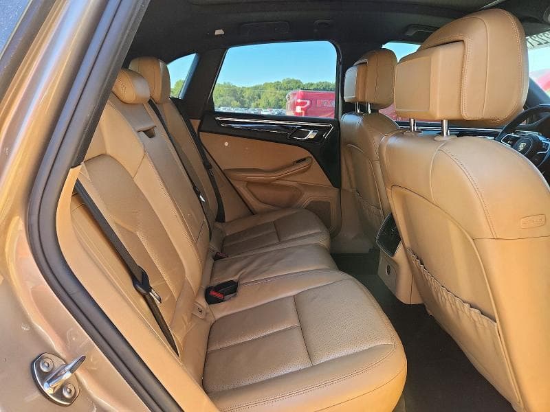 2017 PORSCHE MACAN 11