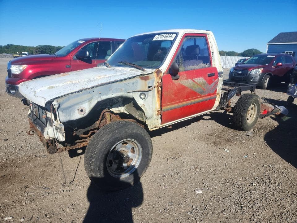 1985 TOYOTA PICKUP XTRACAB RN66 DLX