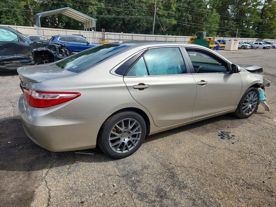 2017 TOYOTA CAMRY SE 3
