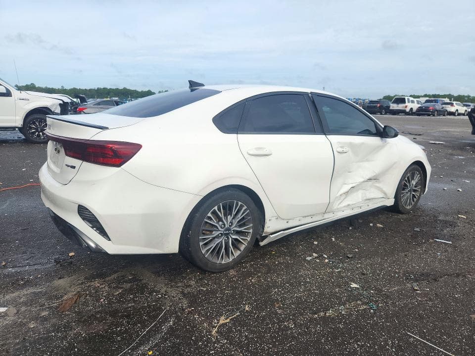 2023 KIA FORTE GT LINE 3