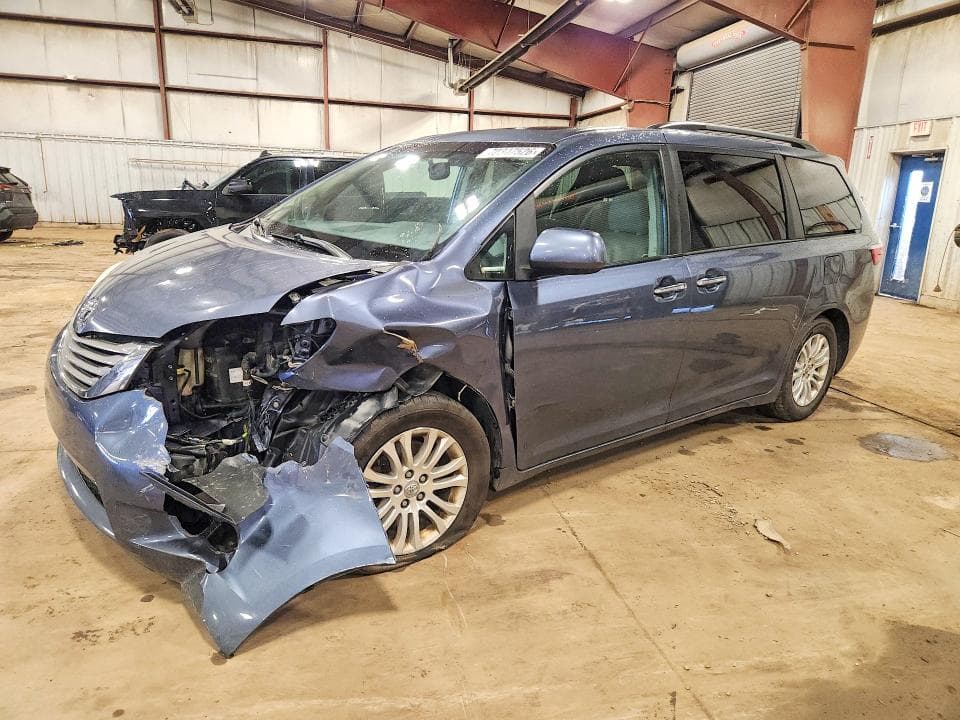 2017 TOYOTA SIENNA XLE 8-PASSENGER