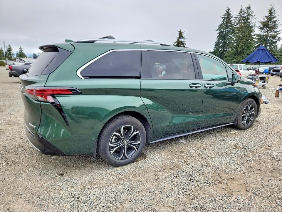 2025 TOYOTA SIENNA PLATINUM 7-PASSENGER 3