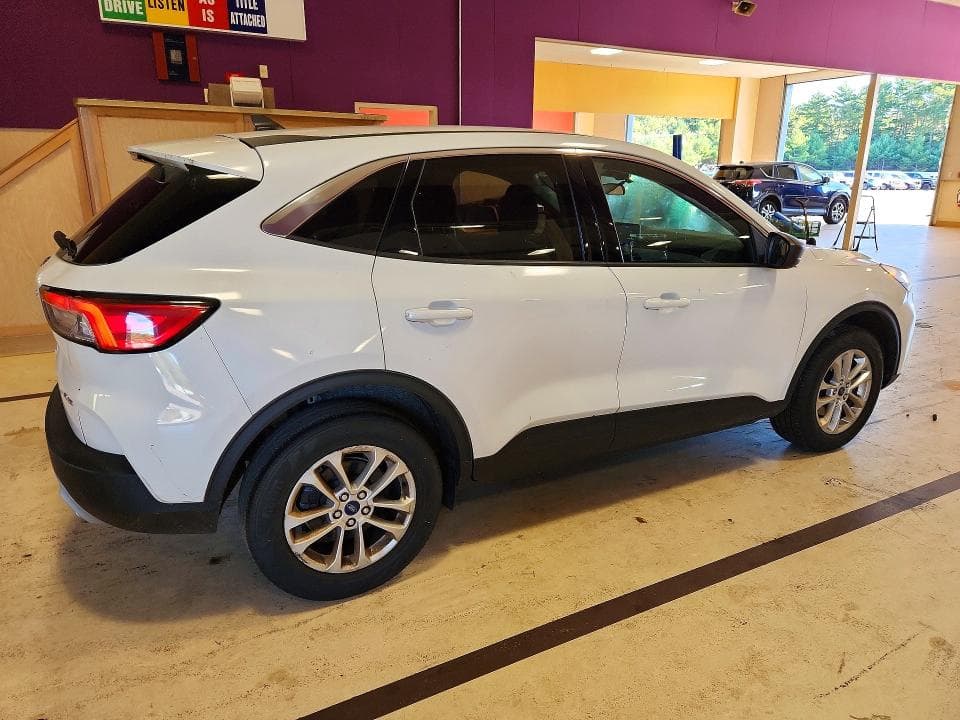 2022 FORD ESCAPE SE 3