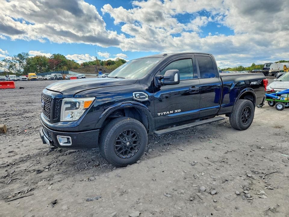 2017 NISSAN TITAN XD SV