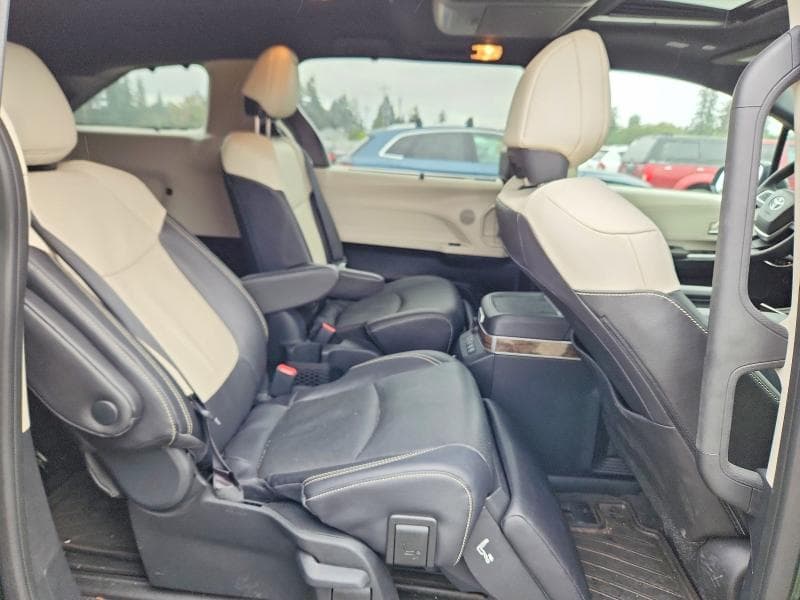 2025 TOYOTA SIENNA PLATINUM 7-PASSENGER 11