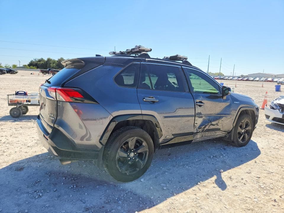 2020 TOYOTA RAV4 XSE 3