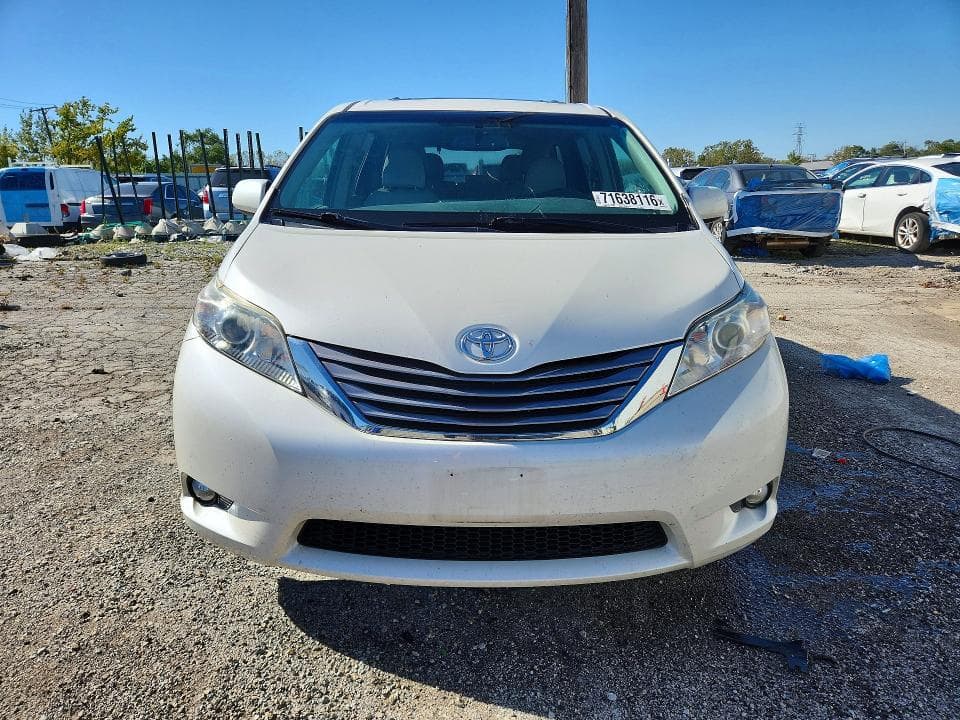 2017 TOYOTA SIENNA XLE PREMIUM 7-PASSENGER 5