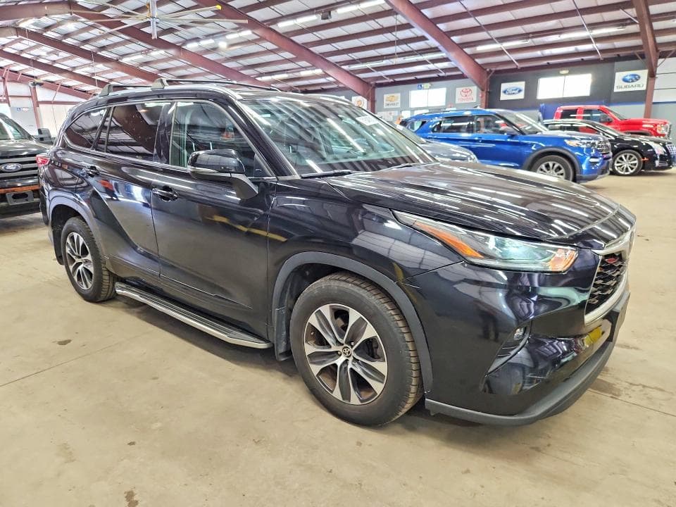 2021 TOYOTA HIGHLANDER XLE 4