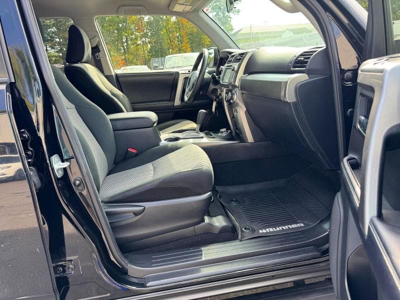 2019 TOYOTA 4RUNNER SR5 8