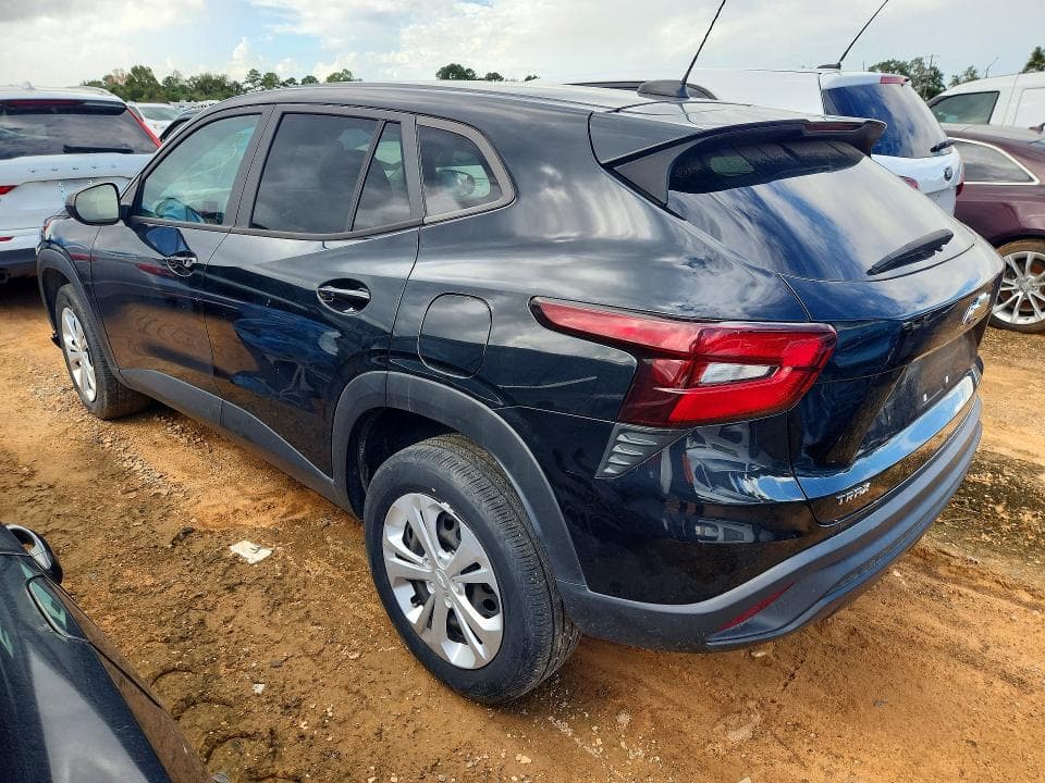 2024 CHEVROLET TRAX LS 2