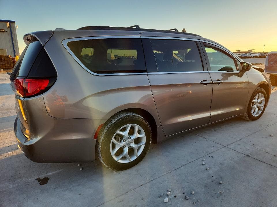 2018 CHRYSLER PACIFICA TOURING PLUS 3