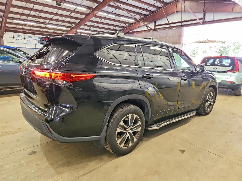 2021 TOYOTA HIGHLANDER XLE 3