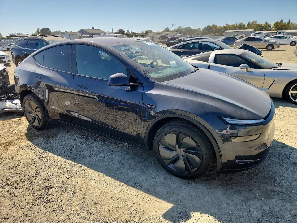 2026 TESLA MODEL Y 4