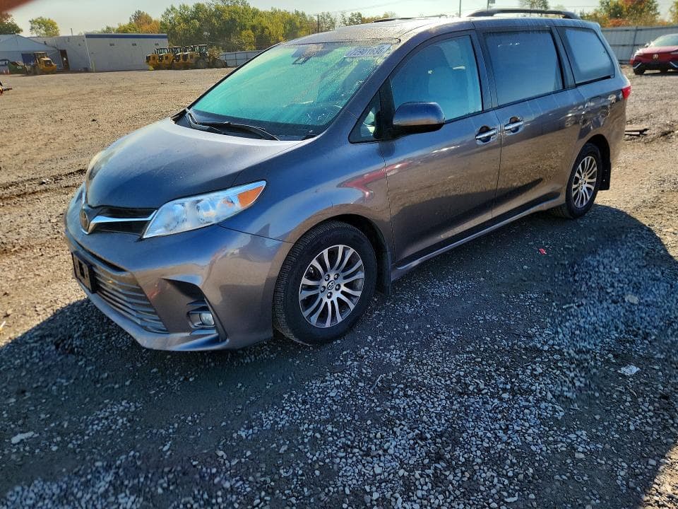 2020 TOYOTA SIENNA XLE 8-PASSENGER
