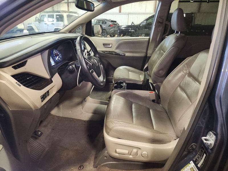 2017 TOYOTA SIENNA XLE 8-PASSENGER 7