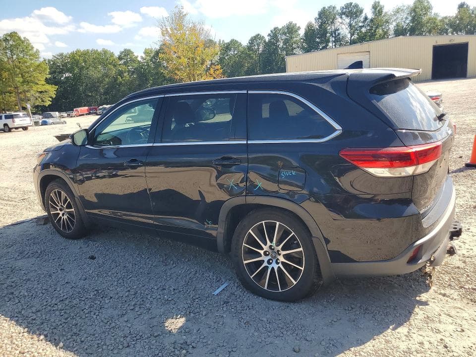 2017 TOYOTA HIGHLANDER SE 2