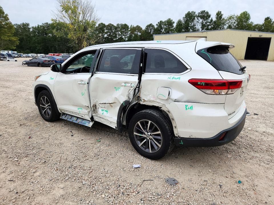 2018 TOYOTA HIGHLANDER XLE 2