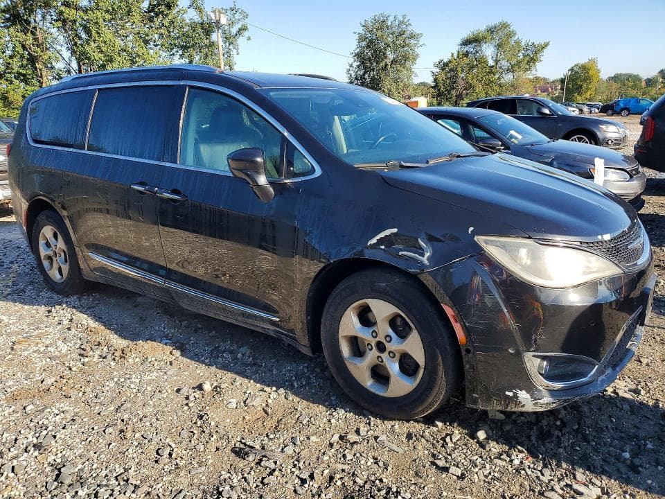 2017 CHRYSLER PACIFICA 4
