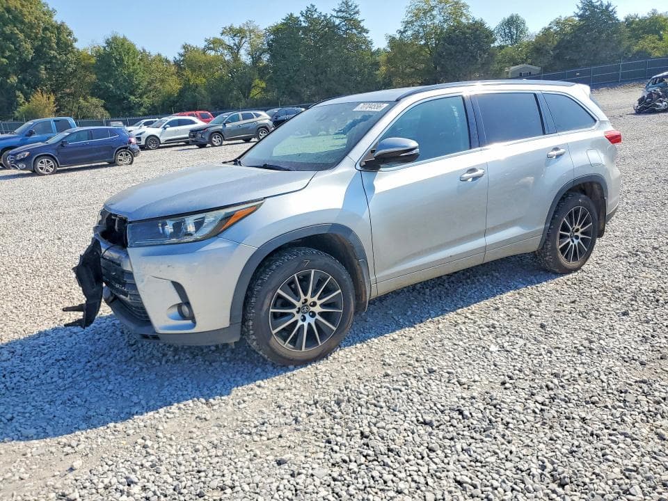 2017 TOYOTA HIGHLANDER SE - 1
