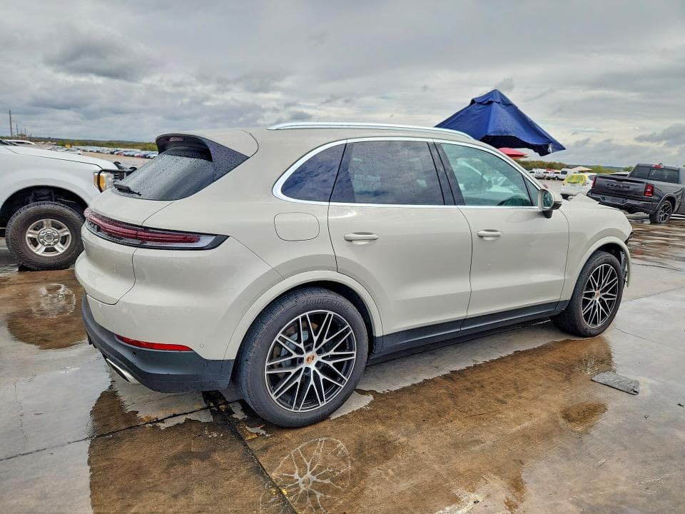 2025 PORSCHE CAYENNE 3