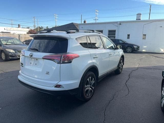 2017 TOYOTA RAV4 LE 4