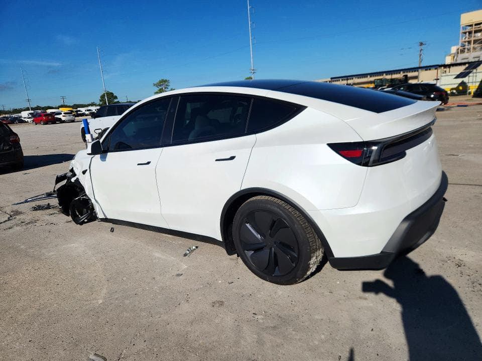 2026 TESLA MODEL Y 2