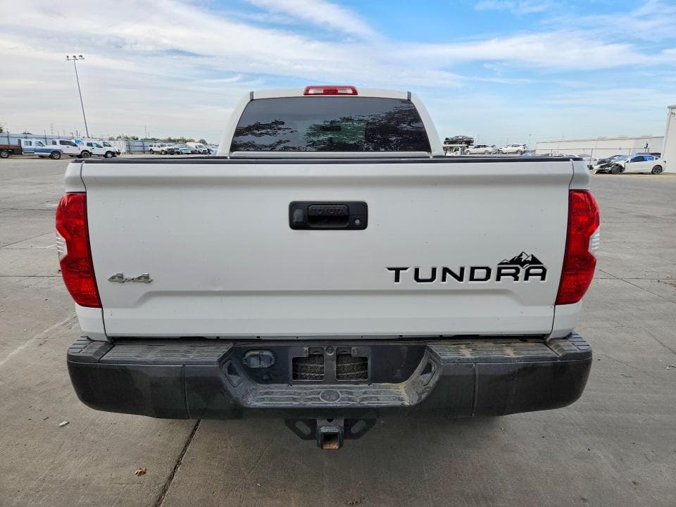 2017 TOYOTA TUNDRA SR 6