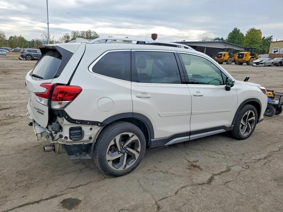 2023 SUBARU FORESTER TOURING 3