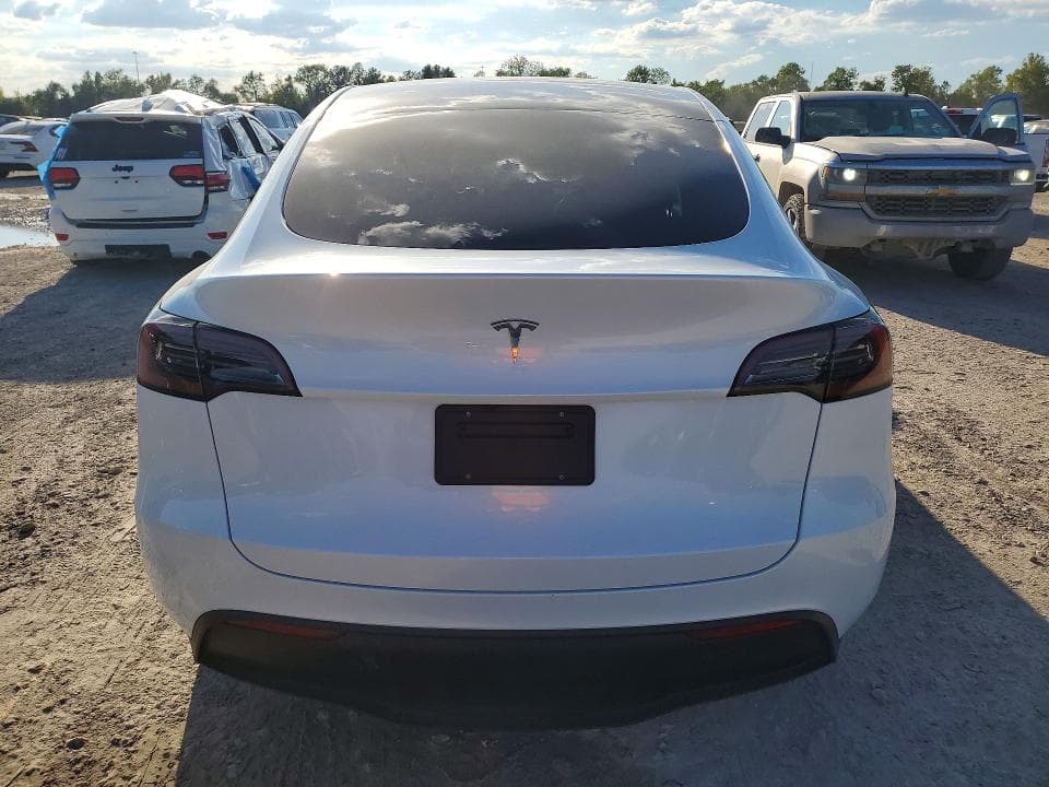 2025 TESLA MODEL Y 6