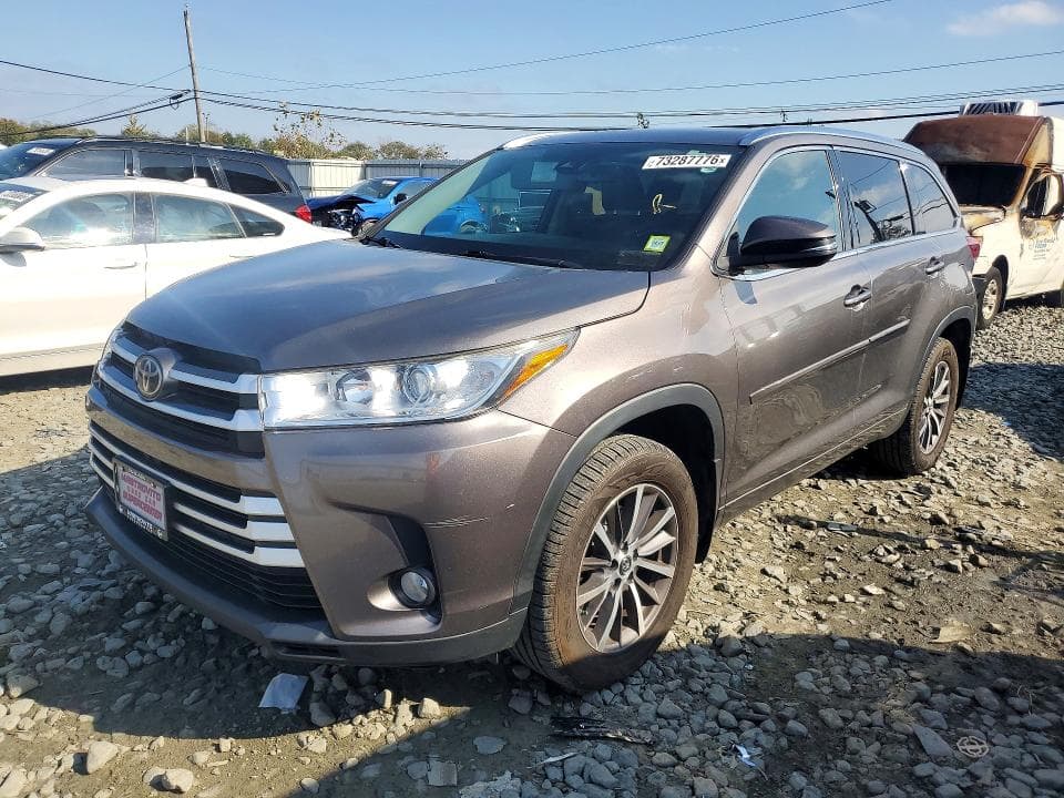 2017 TOYOTA HIGHLANDER XLE