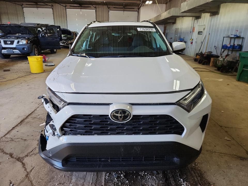 2024 TOYOTA RAV4 XLE 5